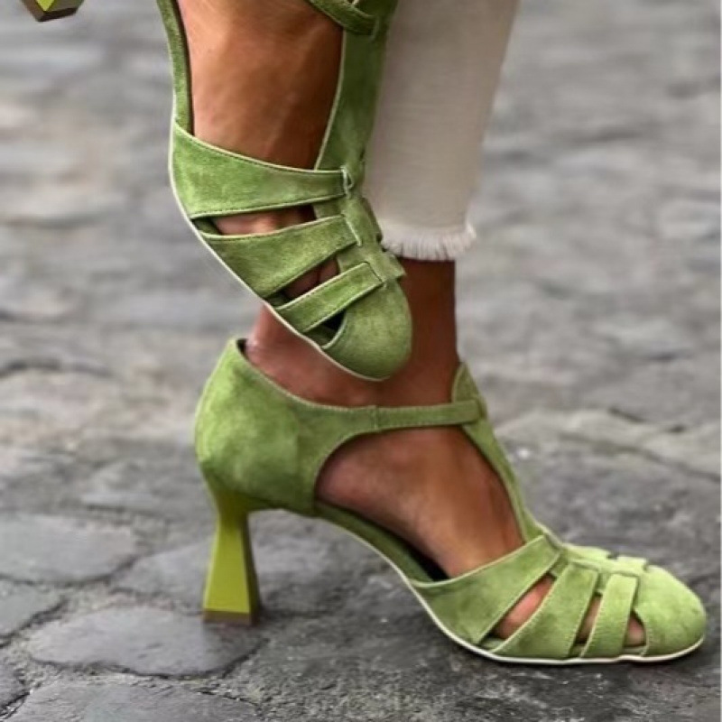 Summer Clothing Items - Dames Groene Suède Kitten Heel T-Strap